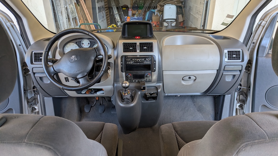 Intérieur Peugeot Expert Tepee 2010 après nettoyage